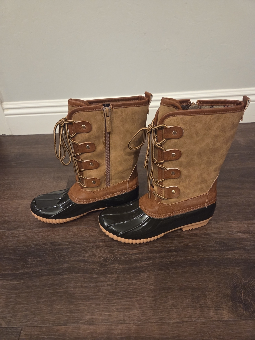 Nature Breeze Women’s Brown and Black Insulated Lace-Up Rain Boots